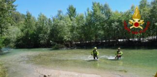 Vvf Milano soccorrono 4 ragazzi bloccati su un isolotto del Ticino