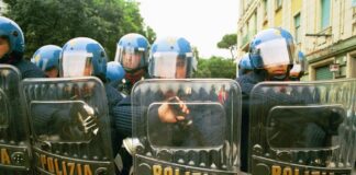 Scontri a Bologna durante gli sgomberi, 23 misure per membri collettivi