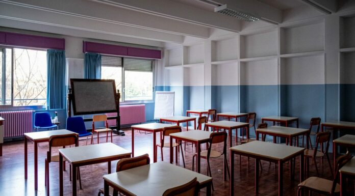 Non mandano i figli a scuola, a Pozzuoli denunciati 106 genitori