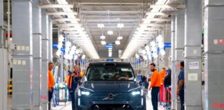Via alla produzione della Volvo EX90 a trazione elettrica