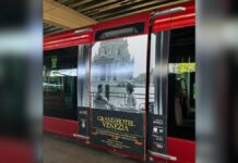 La mostra “Grand Hotel Venezia” sale su tram e imbarcaderi