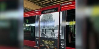 La mostra “Grand Hotel Venezia” sale su tram e imbarcaderi