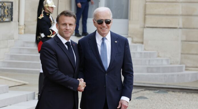 Biden incontra Macron “Tutta l’Europa è minacciata dalla Russia”
