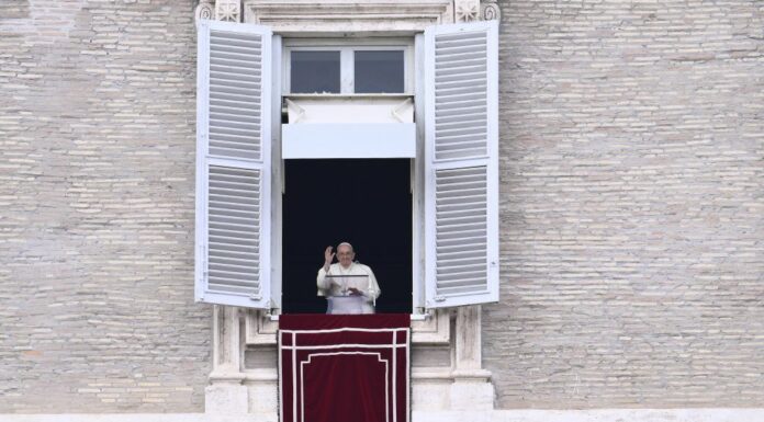 Papa “Agire con ogni mezzo per soccorrere popolazione stremata Gaza”