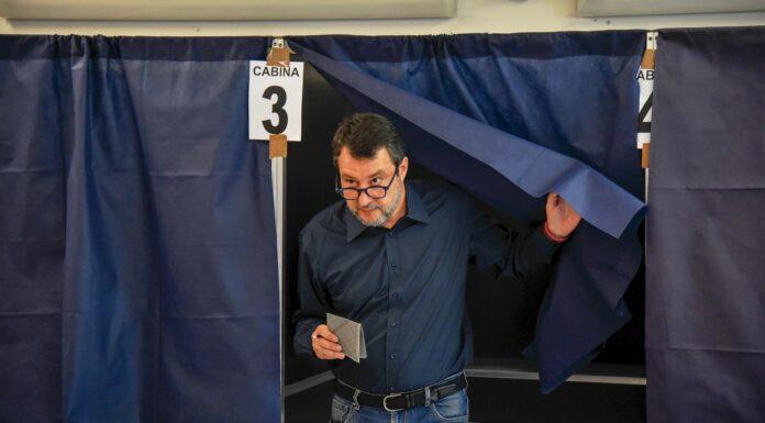 Salvini “Lega viva e vivace. Bossi vota un altro partito? Stranezze”