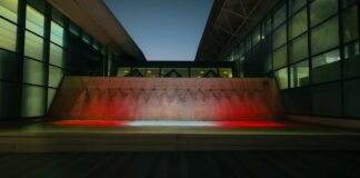 Croce Rossa, ADR illumina di bianco e rosso la fontana dell’aeroporto