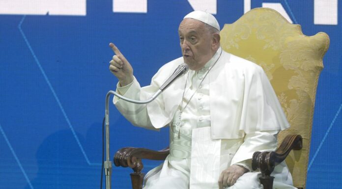 Papa agli Ad di imprese e banche “Tutelate ambiente, poveri e giovani”