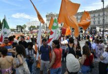 Roma si colora con il Gay Pride, quaranta carri in sfilata