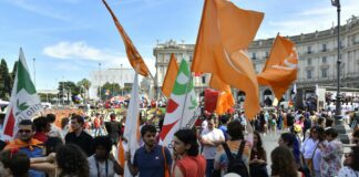 Roma si colora con il Gay Pride, quaranta carri in sfilata
