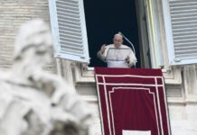 Papa “Non cessiamo di pregare per la pace”