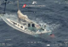 Naufragio al largo della Calabria, c’è una vittima. Si cercano dispersi