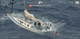 Naufragio al largo della Calabria, c’è una vittima. Si cercano dispersi