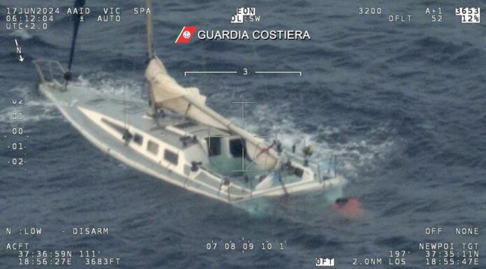 Naufragio al largo della Calabria, c’è una vittima. Si cercano dispersi
