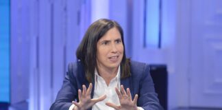 شلاين: رئاسة الوزراء والحكم الذاتي يقسمان البلاد