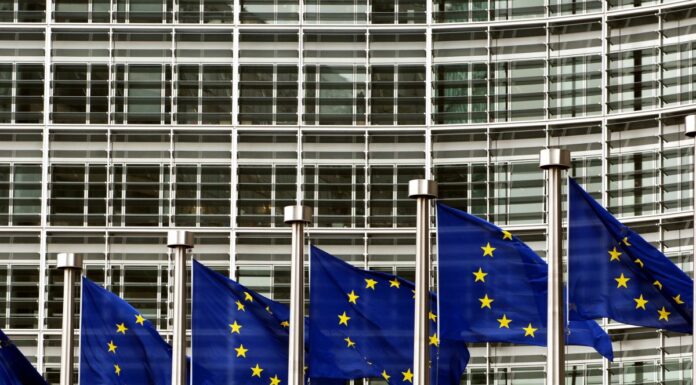 Ue, procedura deficit contro Italia e altri sei paesi