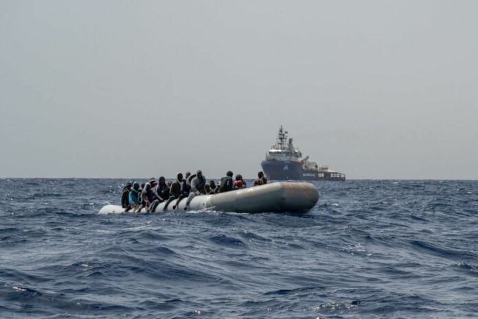 MEDITERRANEO - La Sea-Watch 5 ha salvato ieri, 26.04.24, 47 persone da un'imbarcazione in difficolta' nel Mediterraneo centrale