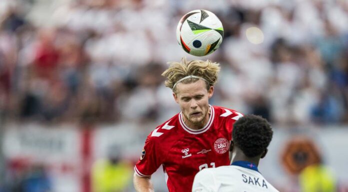 Danimarca-Inghilterra 1-1, Hjulmand replica a Kane
