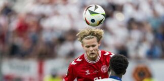 Danimarca-Inghilterra 1-1, Hjulmand replica a Kane