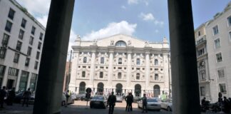 Piazza Affari chiude in calo, Ftse Mib -1,09%