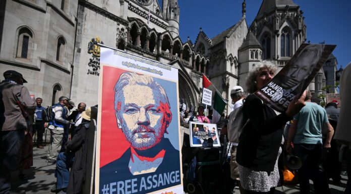 Julian Assange patteggia con gli Stati Uniti, è libero