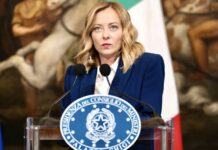 Meloni “C’è chi mi vorrebbe massacrata e a testa in giù”