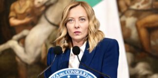 Meloni “C’è chi mi vorrebbe massacrata e a testa in giù”