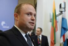 L’ex premier maltese Muscat accusato per la vendita di tre ospedali