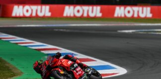 Pole da record per Bagnaia ad Assen, Martin e Vinales in prima fila