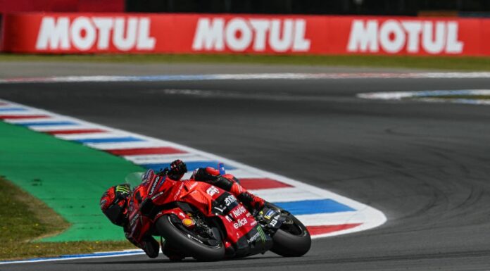 Pole da record per Bagnaia ad Assen, Martin e Vinales in prima fila