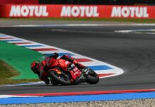 Bagnaia fa il bis ad Assen davanti a Martin e Bastianini
