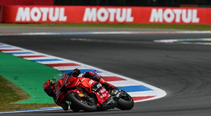 Bagnaia fa il bis ad Assen davanti a Martin e Bastianini