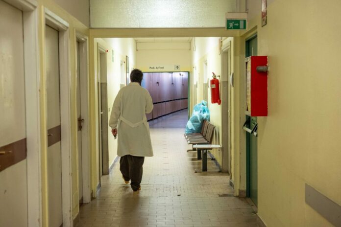 MILANO - Policlinico Milano, L'Arcivescovo Delpini visita i reparti dell'Ospedale Mangiagalli. e celebra messa nella chiesa all'interno del Policlinico
