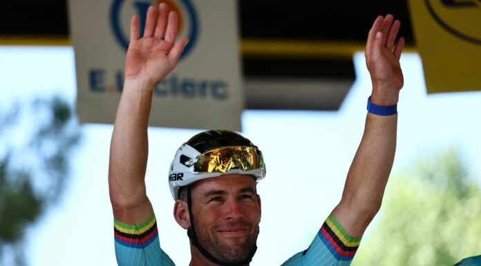 Cavendish vince 5ª tappa al Tour e fa 35, superato Merckx