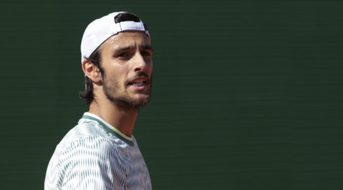 Musetti vince il derby di Wimbledon con Darderi, fuori Cobolli