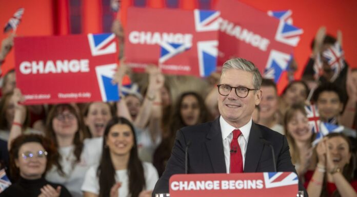 In Gran Bretagna trionfano i laburisti, Starmer nuovo premier