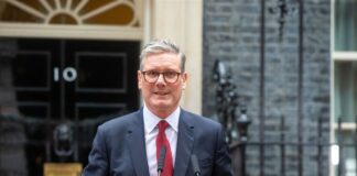 Starmer si insedia a Downing Street “Ricostruiremo la Gran Bretagna”