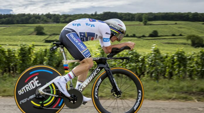 Al Tour Evenepoel vince la crono, Pogacar sempre in giallo