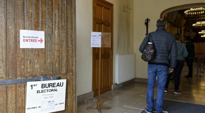 La Francia al voto per i ballottaggi