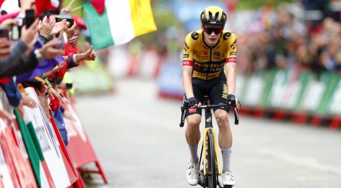 Vingegaard batte Pogacar in volata al Tour de France