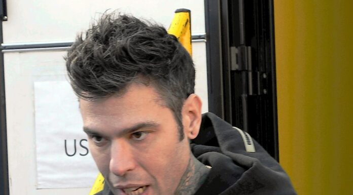 Fedez ricoverato dopo un’emorragia “Grazie di cuore ai dottori”