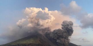 Nuova esplosione sullo Stromboli, nube e cenere sull’isola