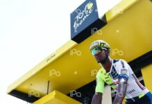 Girmay vince la 12a tappa al Tour, Pogacar resta in giallo
