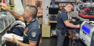 Pavia, Guardia di Finanza scopre una stamperia di marchi contraffatti