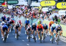 Philipsen vince in volata e fa tripletta al Tour