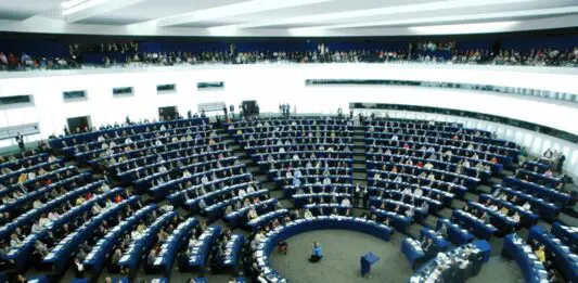 A Strasburgo la seconda giornata della plenaria del Parlamento Ue, approvate proposte su riforma ETS per il negoziato con il Consiglio