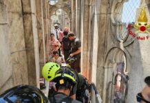 Turista si sente male su terrazze del Duomo di Milano, soccorsa dai Vvf