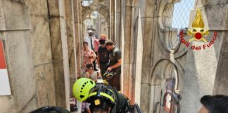 Turista si sente male su terrazze del Duomo di Milano, soccorsa dai Vvf