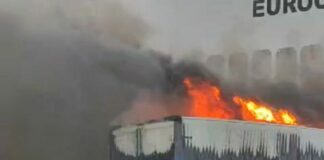 Incendio su rimorchio al porto di Catania, Vigili del fuoco sul posto