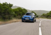 Nuova Mini Cooper S 5 porte, più spazio e divertimento di guida