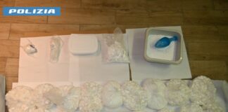 Milano, lavoravano cocaina in casa. Arrestate tre persone